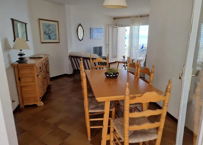 Comodo Con Terraza A 200 M De La Playa - Hisp-236-176