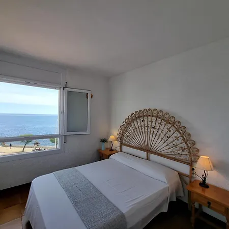 Comodo Con Terraza A 200 M De La Playa - Hisp-236-176 * Torroella de Montgrí