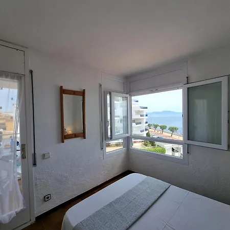 Comodo Con Terraza A 200 M De La Playa - Hisp-236-176