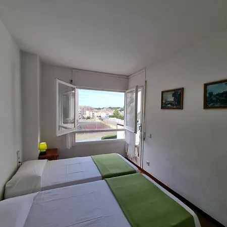 Comodo Con Terraza A 200 M De La Playa - Hisp-236-176 * Torroella de Montgrí